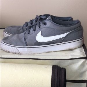 Nike skate board shoes